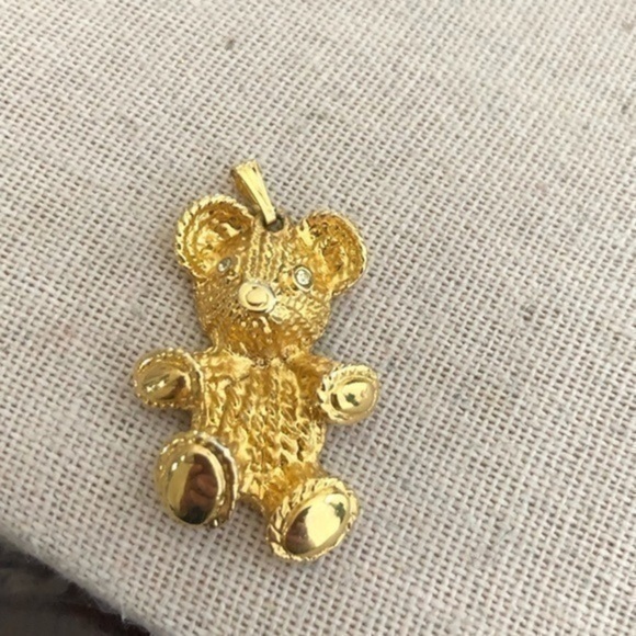 Vintage Jewelry - Vintage Gold Tone Bear Pendant